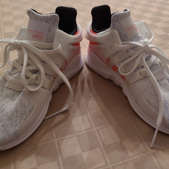 Kid's Adidas shoes size 2 - Picture 5 of 6